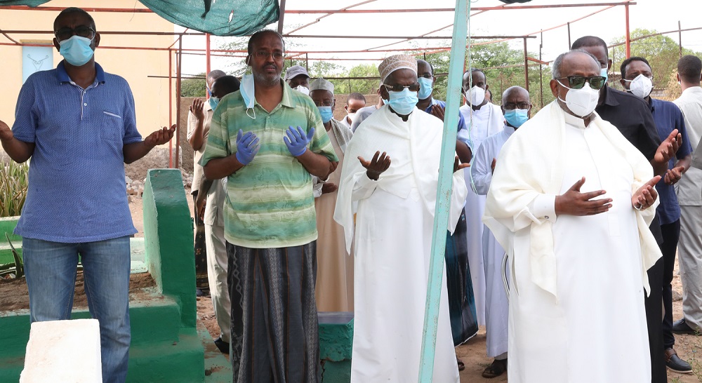 Le chef l’Etat participe à la cérémonie d’inhumation du regretté Moussa Ahmed Idriss