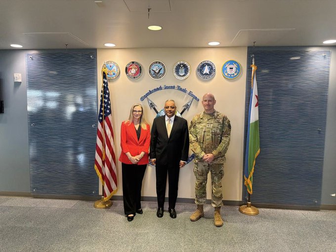 Le Ministre des Affaires Étrangères et de la Coopération Internationale S.E.M Abdoulkader Houssein Omar a pris part hier au Forum sur la Sécurité en Afrique de l’Est organisé au Camp Lemonnier avec la participation des  diplomates de très Haut rang  venan