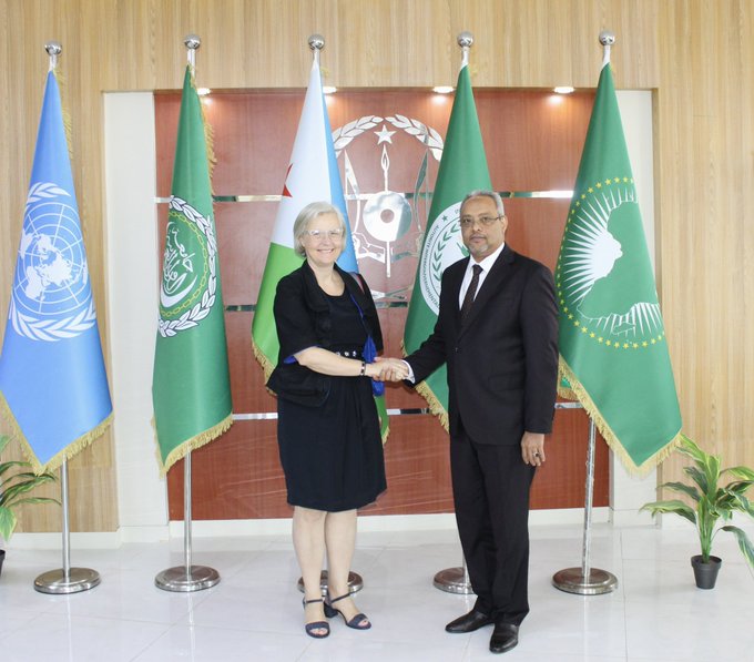 Le Ministre des Affaires Etrangères et de la Coopération Internationale, S.E.M Abdoulkader Houssein Omar a reçu aujourd’hui S.E Mme Luisa Maria Machado , Ambassadrice non-résidente du Portugal auprès de la République de Djibouti, en visite d’adieu.