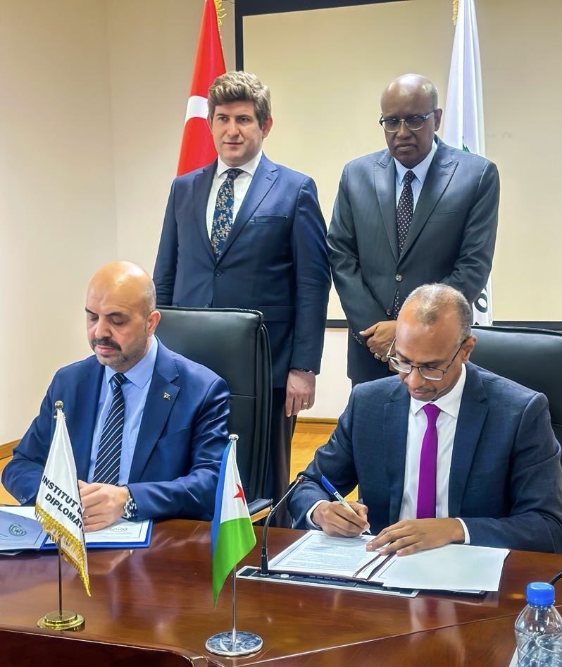 En marge de la première réunion du Comité de pilotage des pays signataires du Mémorandum d’entente sur la connectivité des transports Türkiye-Afrique, tenue les 4 et 5 février 2026 à Djibouti, une cérémonie de signature d’un Mémorandum d’entente (MoU) 