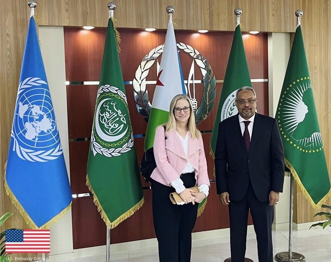 Le Ministre des Affaires étrangères et de la Coopération internationale, Son Excellence Monsieur Abdoulkader Houssein Omar, a reçu en audience ce jour Son Excellence Madame Cynthia Kierscht, Ambassadrice des États‑Unis d’Amérique à Djibouti