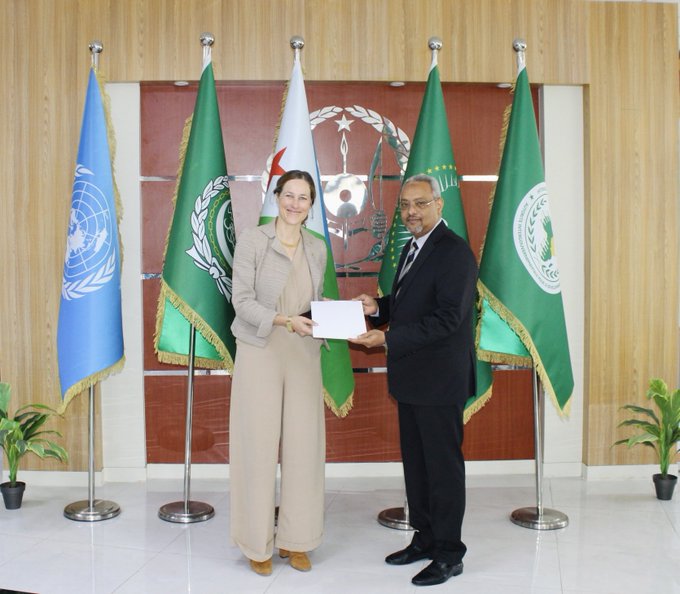 Le Ministre des Affaires Etrangères et de la Coopération Internationale, S.E.M Abdoulkader Houssein Omar a reçu aujourd’hui 15 décembre 2025,  les copies figurées des lettres de créance de S.E Mme Riccarda Chanda , Ambassadrice non-résidente de Suisse aup