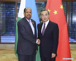 le ministre djiboutien des affaires étrangères s'entretient à beijing avec le conseiller d'etat et le ministre des affaires étrangères de la chine,wang yi