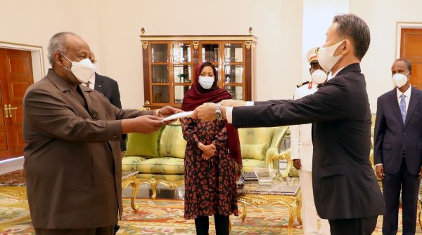 Le Président Guelleh reçoit les lettres de créances du Nouvel Ambassadeur du Japon à Djibouti