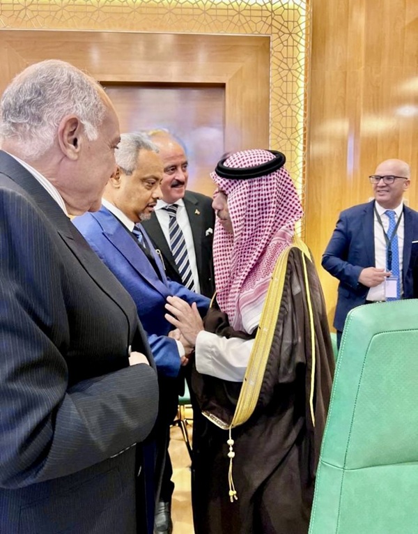 Djeddah : le ministre djiboutien des Affaires étrangères multiplie les entretiens bilatéraux en marge de la réunion de l’OCI