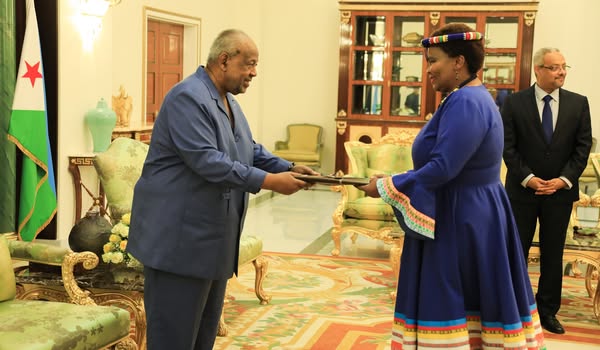 Le Président Guelleh reçoit les Lettres de Créances de 6 nouveaux Ambassadeurs accrédités auprès de notre pays