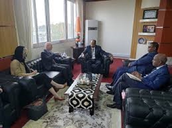 LE CHEF DE LA DIPLOMATIE ACCORDE UN ENTRETIEN A Mr. JAMES SWAM