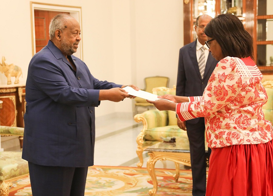 Le Président Guelleh reçoit les lettres de Créances de 4 nouveaux Ambassadeurs nommés auprès de notre pays