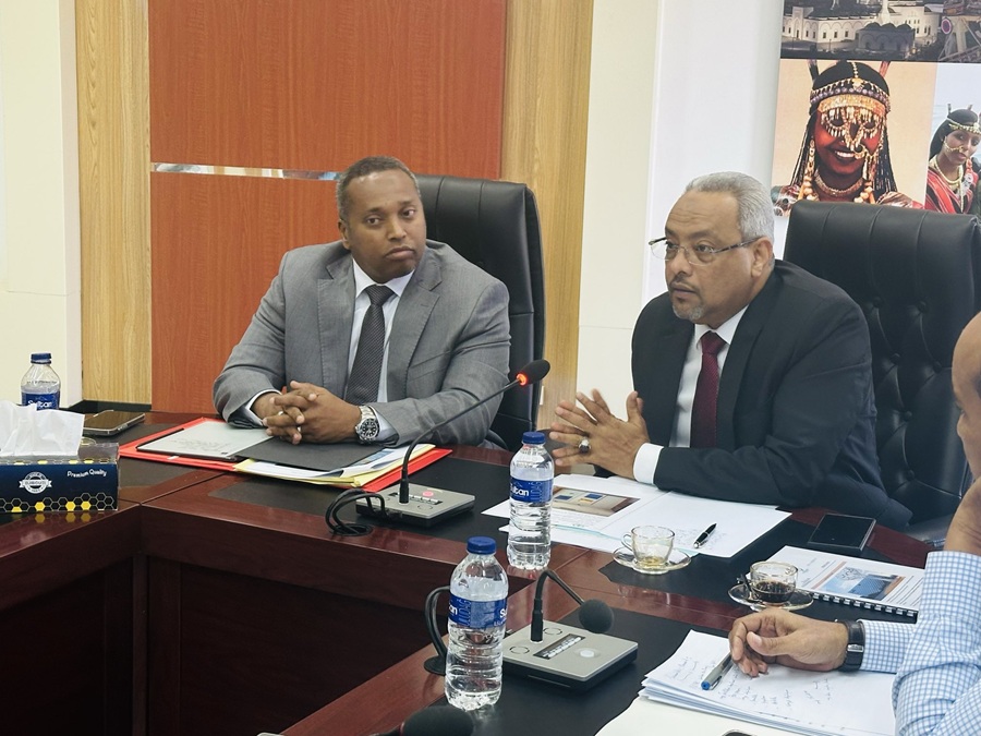 Avec son collègue de l'Energie, le chef de la diplomatie djiboutienne copréside une réunion de travail consacrée aux préparatifs du 25? anniversaire de la Conférence d’Arta