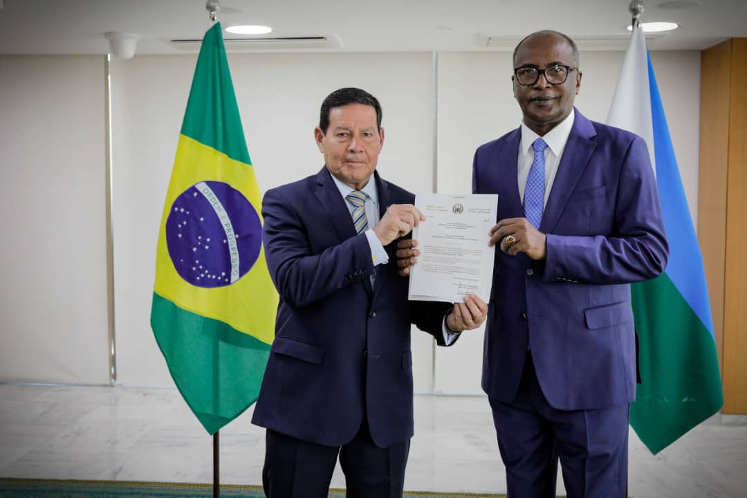 L'ambassadeur de Djibouti au Brésil avec résidence à La Havane (Cuba) présente ses lettres de créances au vice-président brésilien
