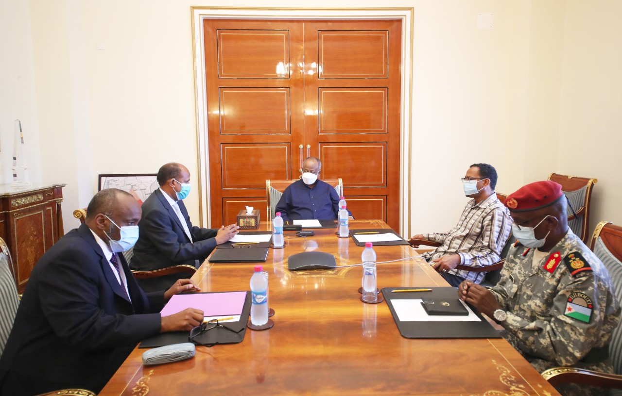 Le Président de la République reçoit la délégation djiboutienne mandatée par l’IGAD en vue d’une résolution pacifique du litige somalo-kenyan