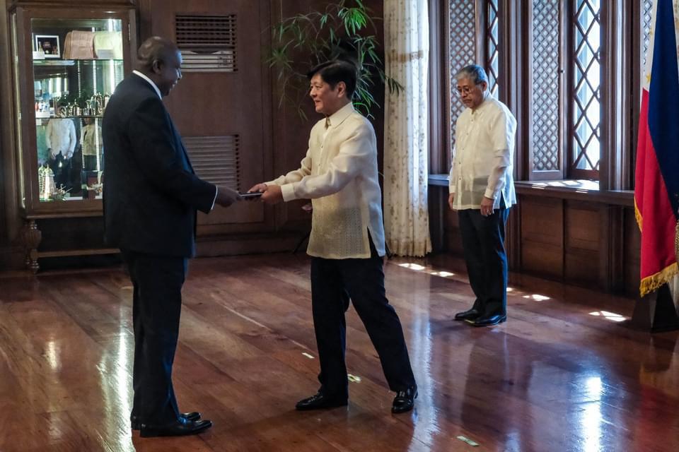 L'ambassadeur Ibrahim Bileh Doualeh présente ses lettres de créances au Président des Philippines