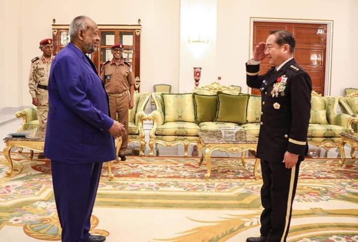 Le Président Guelleh reçoit le Chef d’état-major général des Forces d’Auto-défense Japonaises