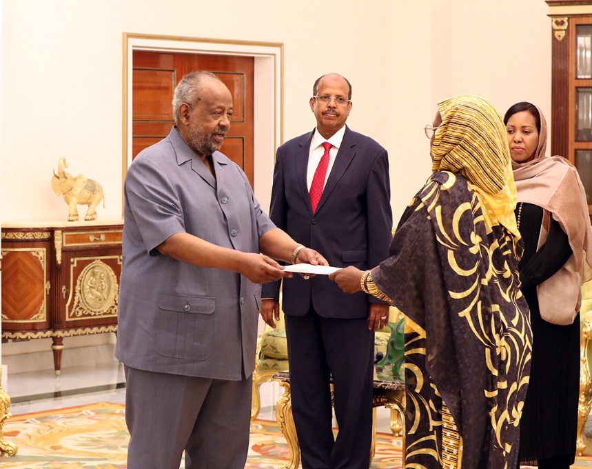Le Président Guelleh reçoit les lettres de créances de la nouvelle ambassadrice du Soudan à Djibouti