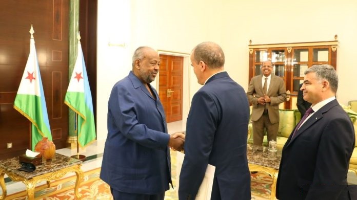 Le Chef de l’Etat reçoit un émissaire du Président algérien Abdelmadjid Tebboune