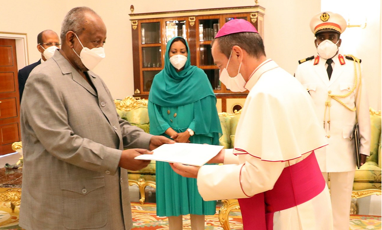 Le Président Guelleh reçoit les lettres de créances de cinq nouveaux Ambassadeurs