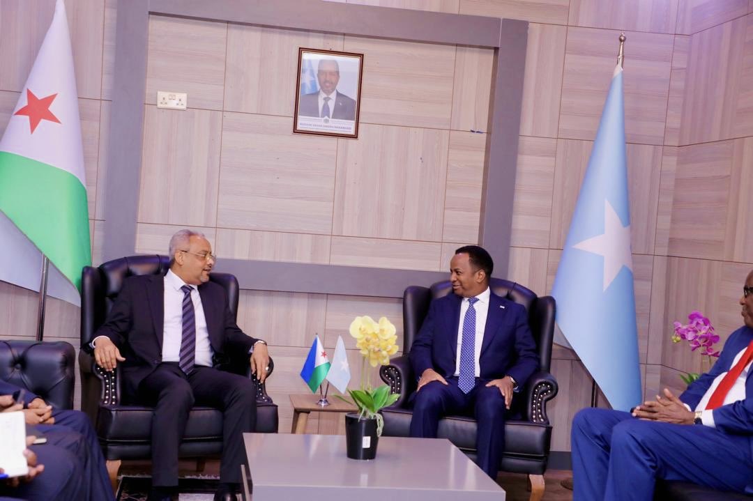 Les ministres djiboutien et somalien des Affaires étrangères signent un mémorandum de consultations bilatérales