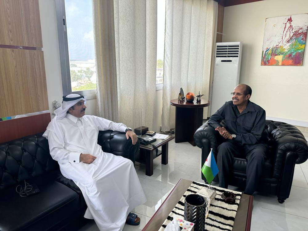 Le Président Guelleh reçoit un message écrit de l'Emir du Qatar