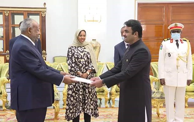 Le Président de la République reçoit les Lettres de Créances de huit nouveaux ambassadeurs