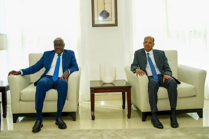 Mahmoud Ali Youssouf accueille à Djibouti celui qui sera désormais son prédécesseur au poste de président de la Commission de l’UA