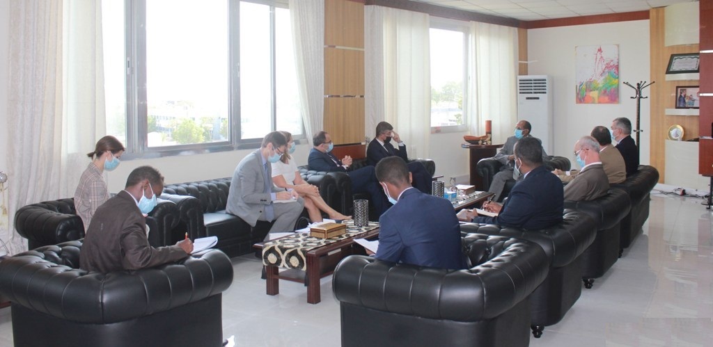 le chef de la diplomatie reçoit une délégation sénatoriale française de haut niveau