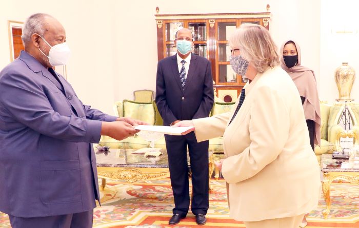 Le Président de la République reçoit les lettres de créances de trois nouveaux ambassadeurs