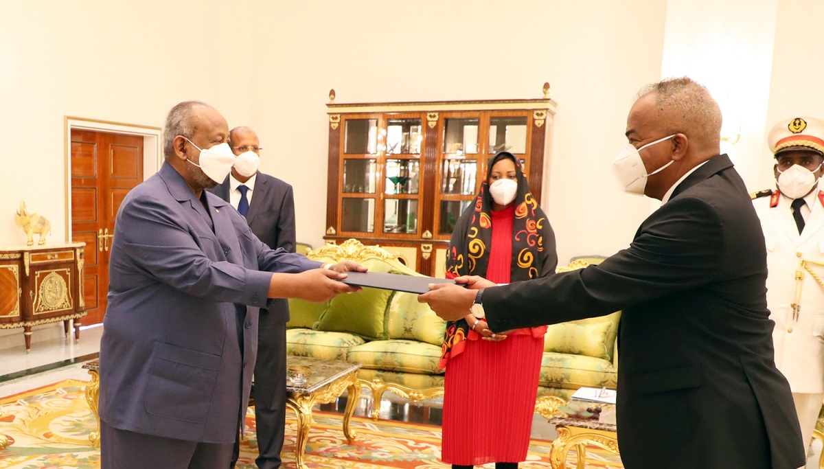 Le chef de l’Etat reçoit les lettres de créances de nouveaux ambassadeurs de la Grèce, du Venezuela et du Chili