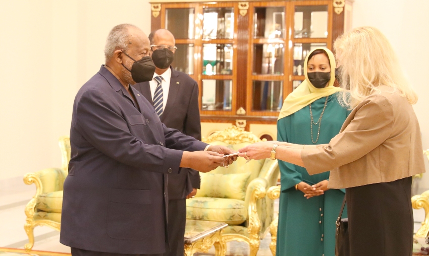 Le Président Guelleh reçoit les lettres de créances de 4 nouveaux ambassadeurs accrédités à Djibouti
