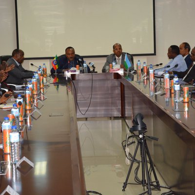 Le Ministre des Affaires Etrangères et de la Coopération Internationale, porte- parole du Gouvernement, Mahmoud Ali Youssouf, reçoit une délégation éthiopienne de haut niveau